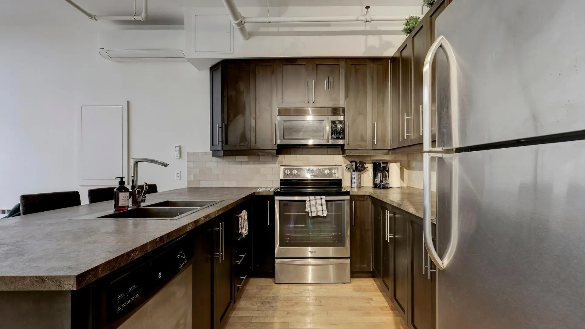 Spacious 4Br1B Chic Retreat In The Plateau Zv7 Montreal 0*,  Canada