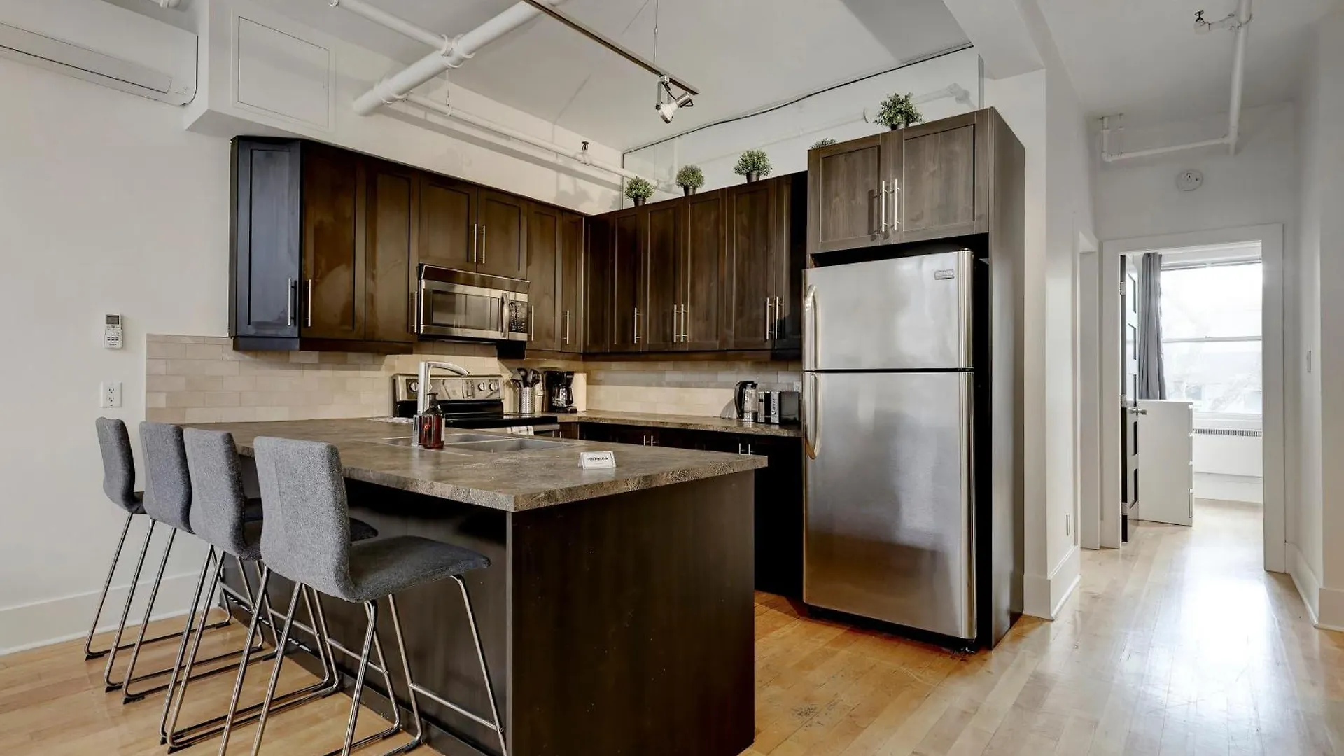 Apartment Spacious 4Br1B Chic Retreat In The Plateau Zv7 Montreal