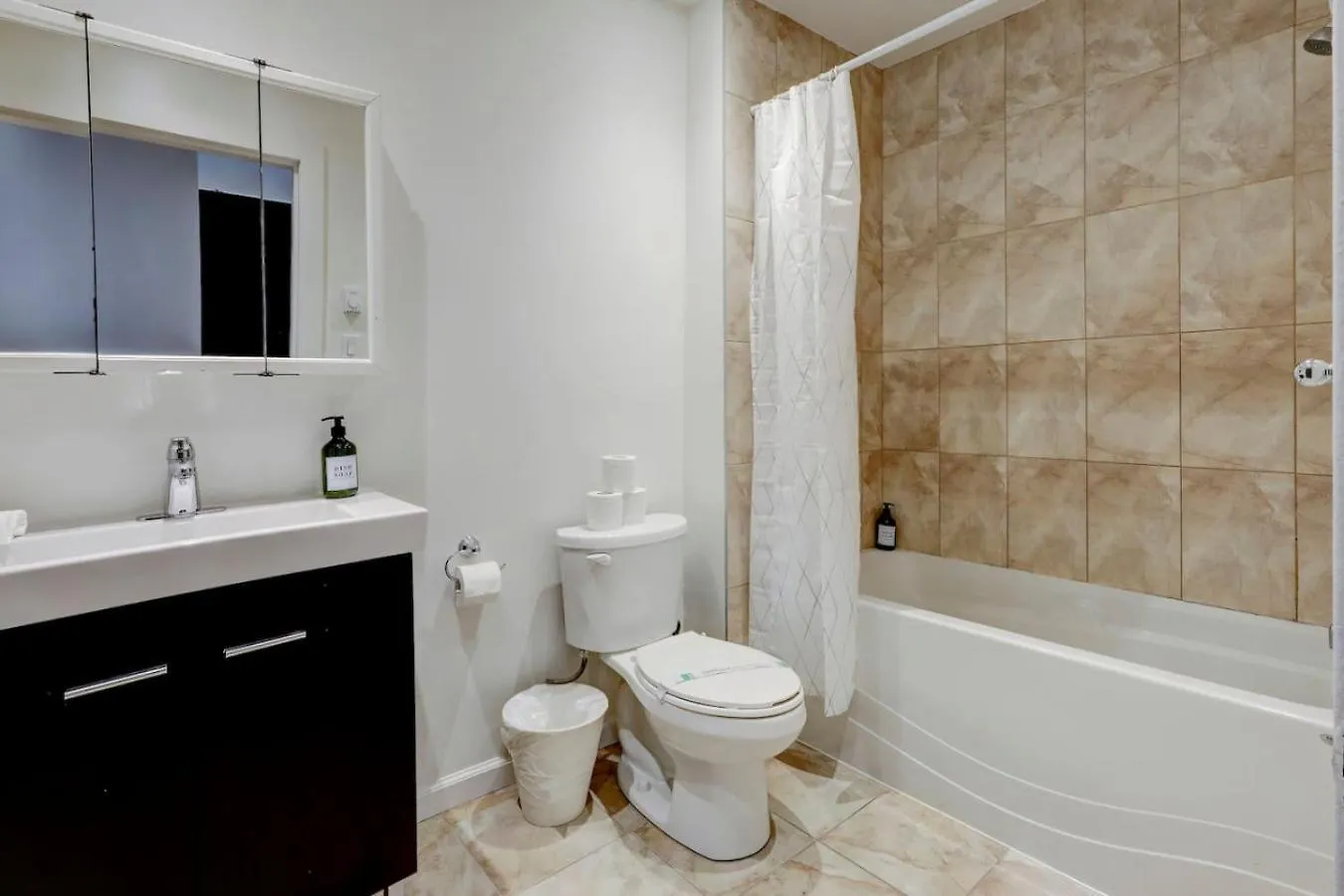 Spacious 4Br1B Chic Retreat In The Plateau Zv7 Montreal